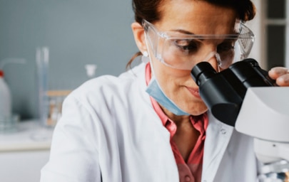 forskare inom tandvård som arbetar