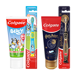 En tub med Colgate Bluey barntandkräm med jordgubbssmak för barn i åldern 0–5 år.