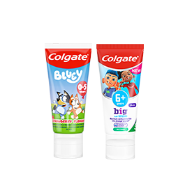 En tub med Colgate Bluey barntandkräm med jordgubbssmak för barn i åldern 0–5 år.