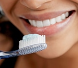 Hur fungerar tandkräm med tennfluorid?